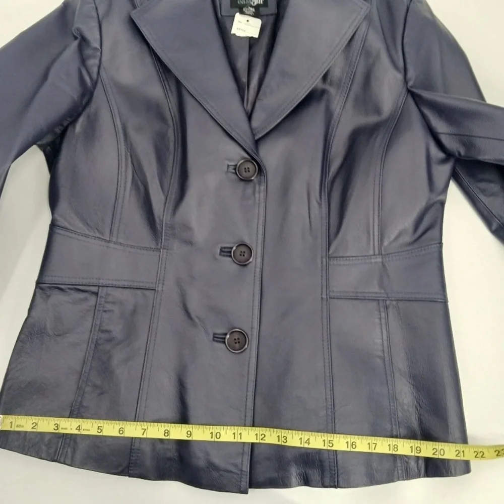 EAST 5TH WOMENS GENUINE LEATHER BLUE JACKET
SIZE LARGE - Picture 13 of 14